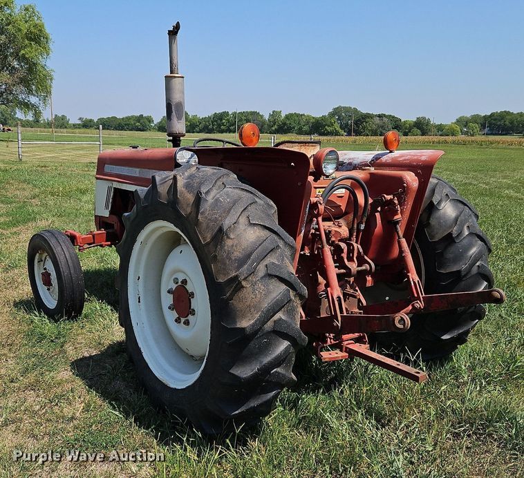 image for item LM9120 International 454  tractor