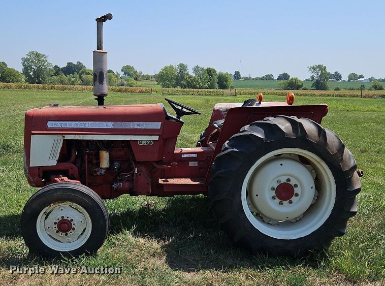 image for item LM9120 International 454  tractor