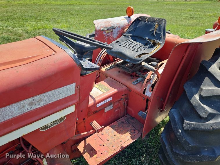 image for item LM9120 International 454  tractor