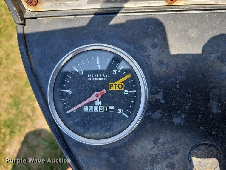 image for item LM9120 International 454  tractor