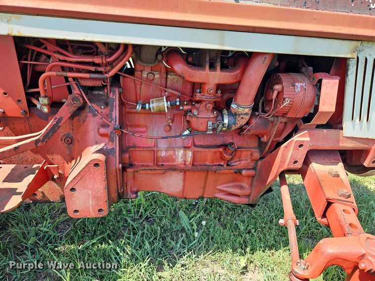 image for item LM9120 International 454  tractor