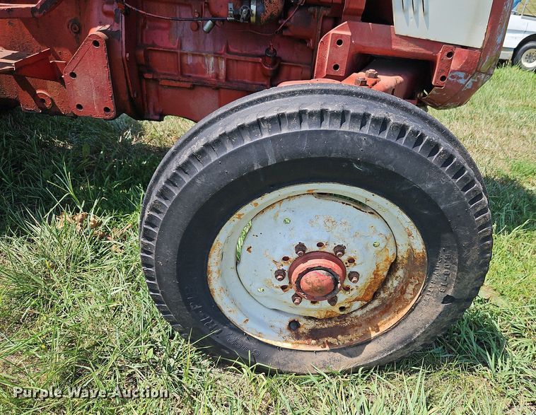 image for item LM9120 International 454  tractor