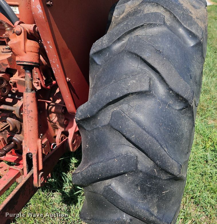 image for item LM9120 International 454  tractor