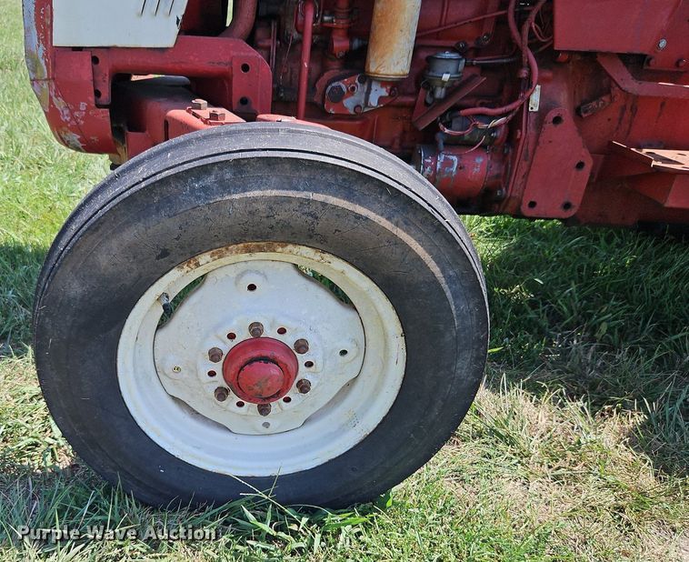 image for item LM9120 International 454  tractor