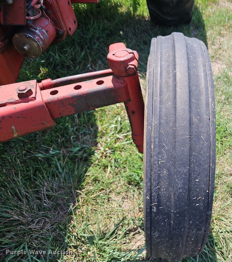 image for item LM9120 International 454  tractor