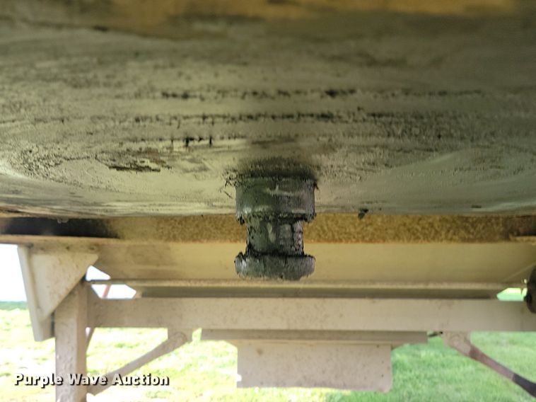 image for item LQ9105 2008 Wilson  grain trailer