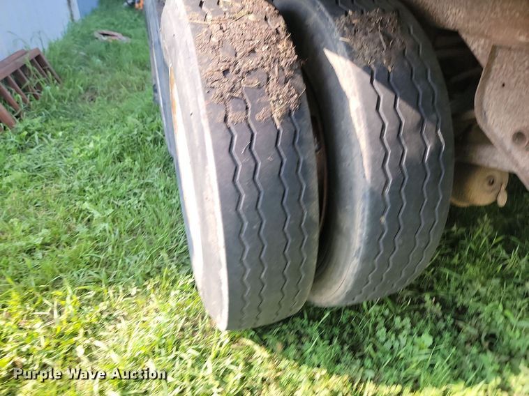 image for item LQ9105 2008 Wilson  grain trailer