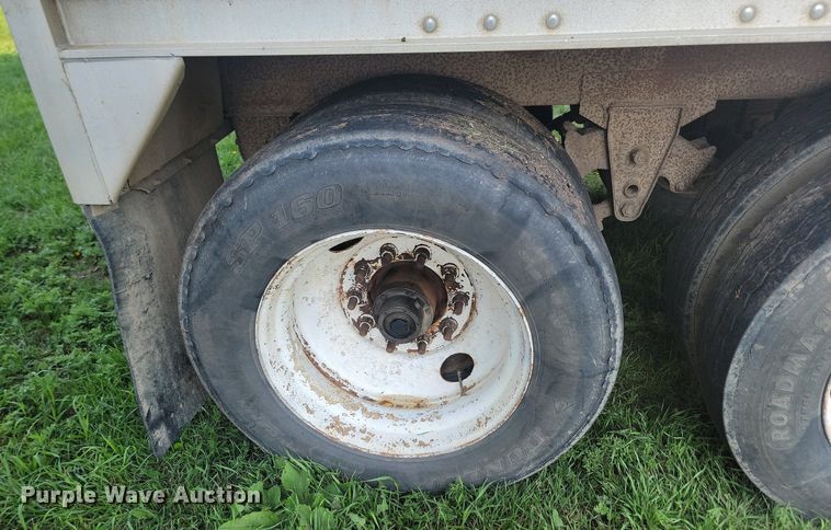 image for item LQ9105 2008 Wilson  grain trailer