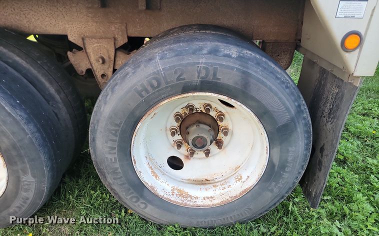 image for item LQ9105 2008 Wilson  grain trailer