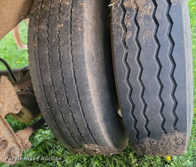 image for item LQ9105 2008 Wilson  grain trailer