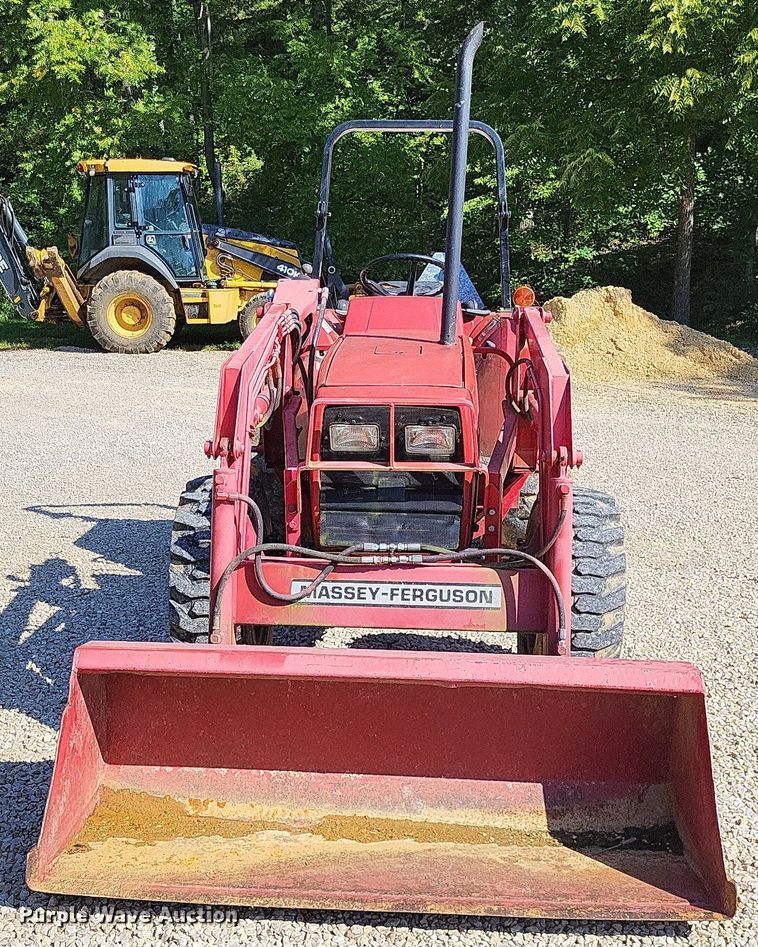 image for item LS9665 2000 Massey Ferguson 1250  MFWD tractor
