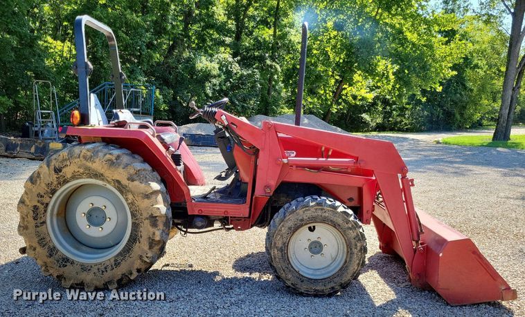 image for item LS9665 2000 Massey Ferguson 1250  MFWD tractor