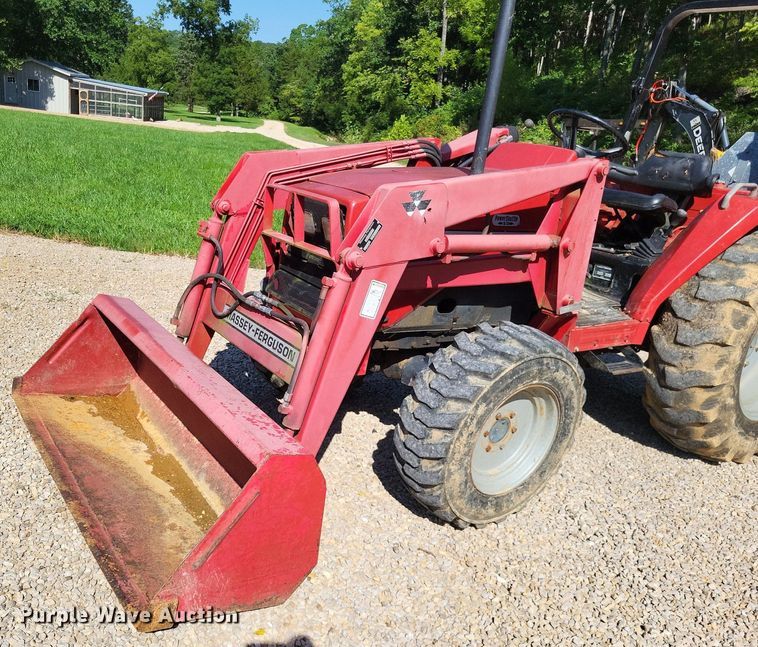 image for item LS9665 2000 Massey Ferguson 1250  MFWD tractor