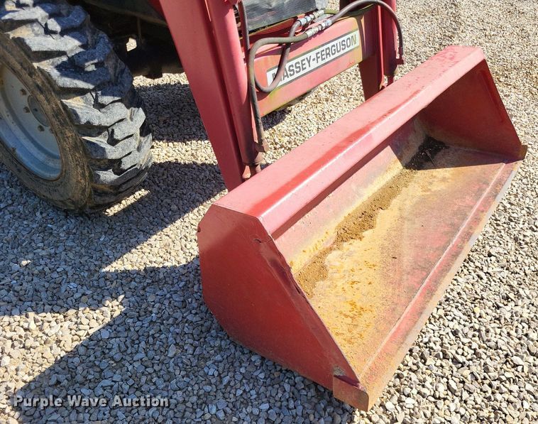 image for item LS9665 2000 Massey Ferguson 1250  MFWD tractor