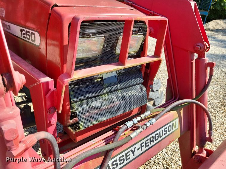 image for item LS9665 2000 Massey Ferguson 1250  MFWD tractor