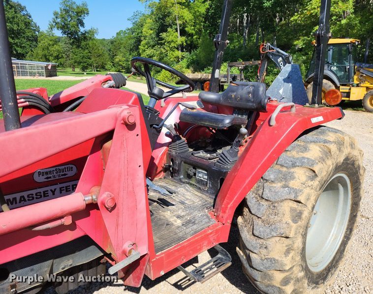 image for item LS9665 2000 Massey Ferguson 1250  MFWD tractor