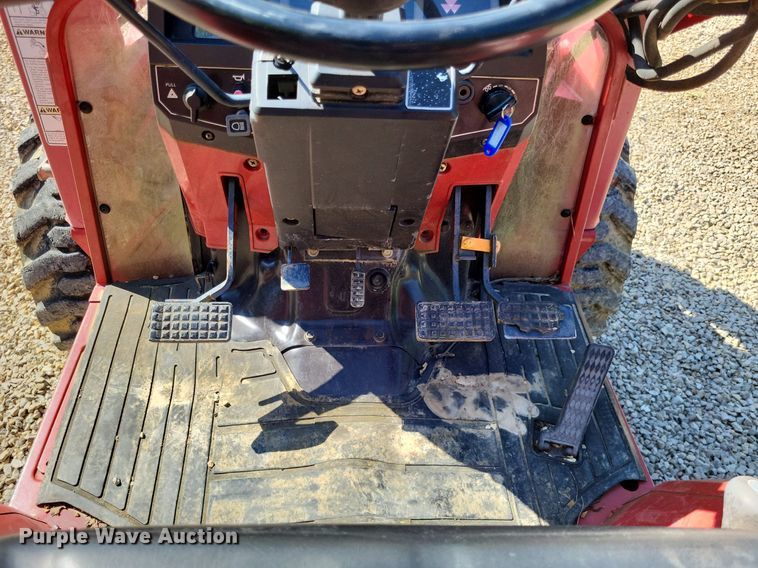 image for item LS9665 2000 Massey Ferguson 1250  MFWD tractor