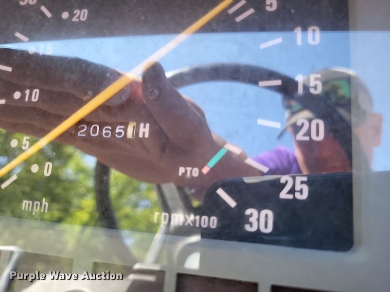 image for item LS9665 2000 Massey Ferguson 1250  MFWD tractor