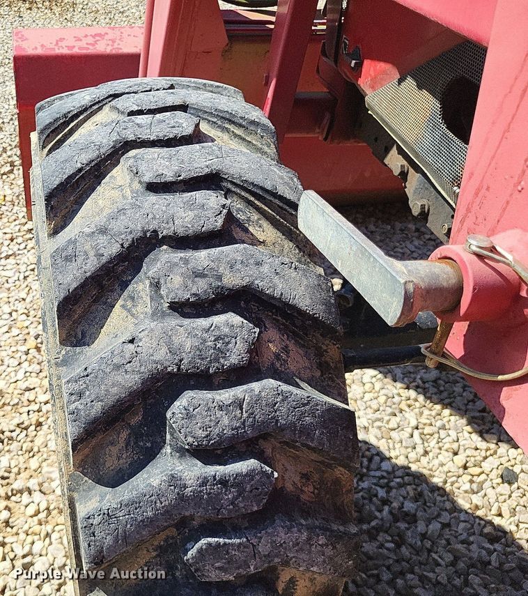 image for item LS9665 2000 Massey Ferguson 1250  MFWD tractor