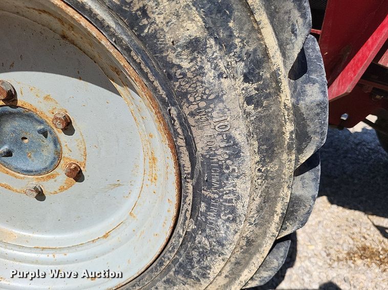 image for item LS9665 2000 Massey Ferguson 1250  MFWD tractor