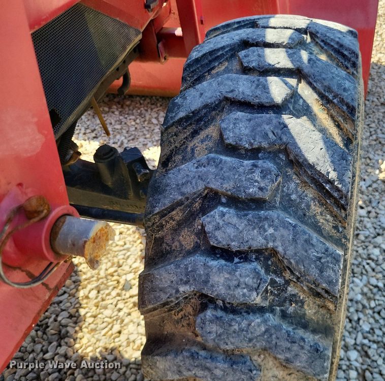 image for item LS9665 2000 Massey Ferguson 1250  MFWD tractor