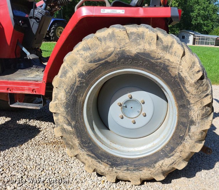 image for item LS9665 2000 Massey Ferguson 1250  MFWD tractor