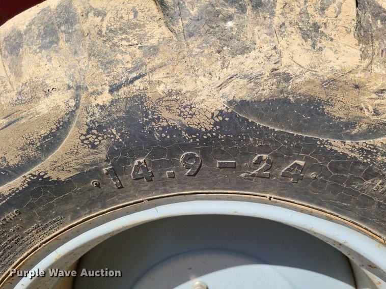 image for item LS9665 2000 Massey Ferguson 1250  MFWD tractor