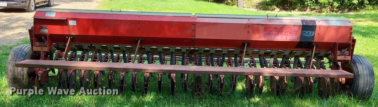 image for item LS9667 Melroe 244 grain drill