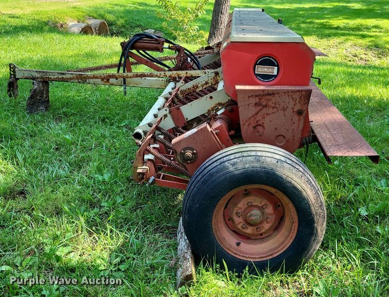 image for item LS9667 Melroe 244 grain drill