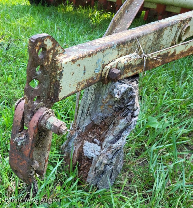 image for item LS9667 Melroe 244 grain drill