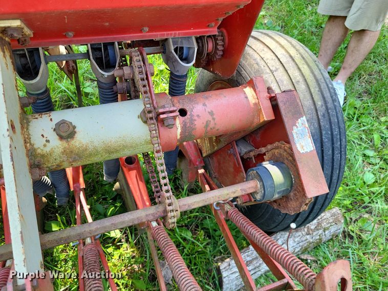 image for item LS9667 Melroe 244 grain drill