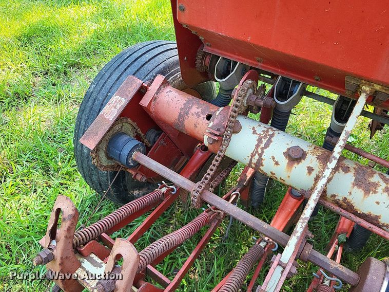 image for item LS9667 Melroe 244 grain drill