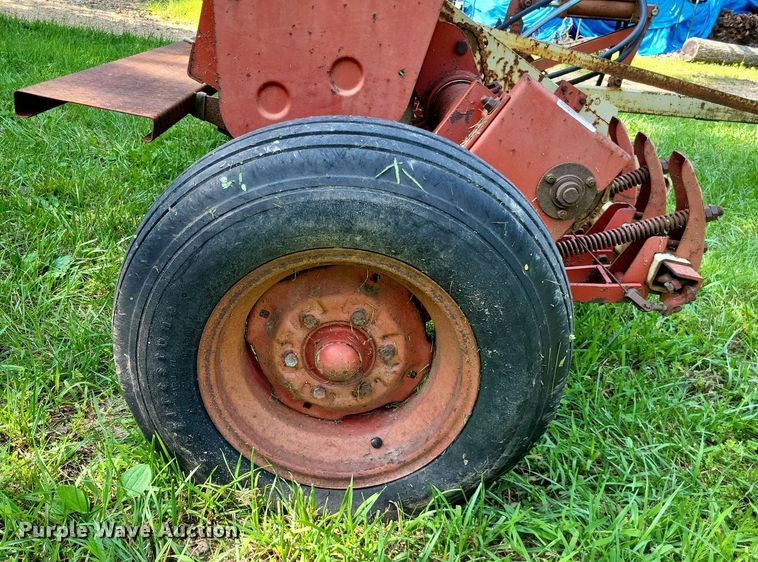 image for item LS9667 Melroe 244 grain drill