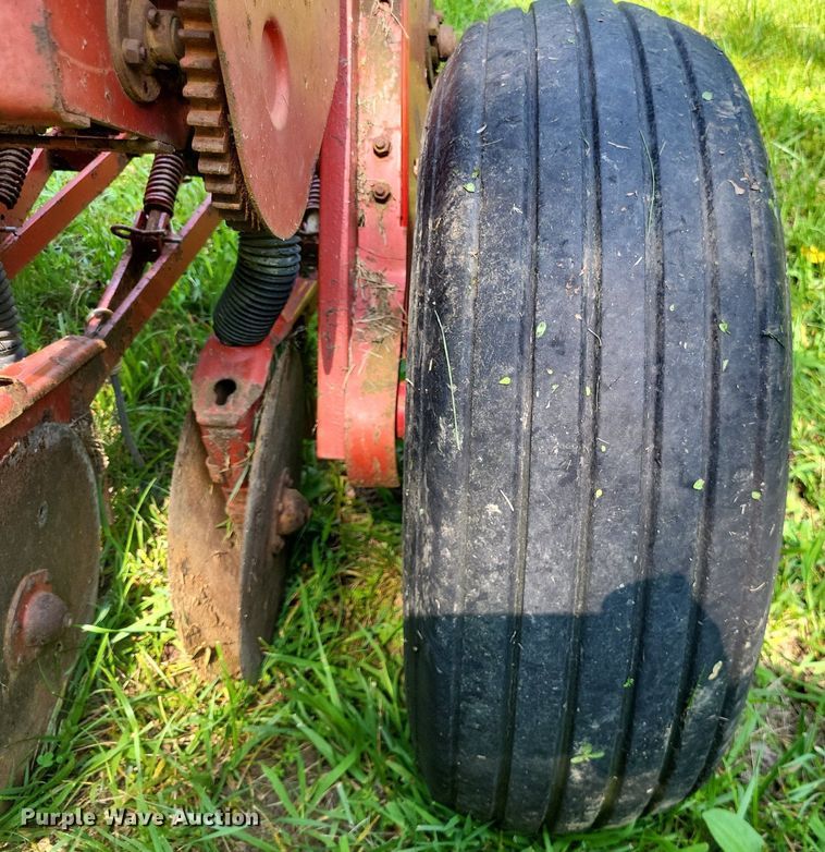 image for item LS9667 Melroe 244 grain drill