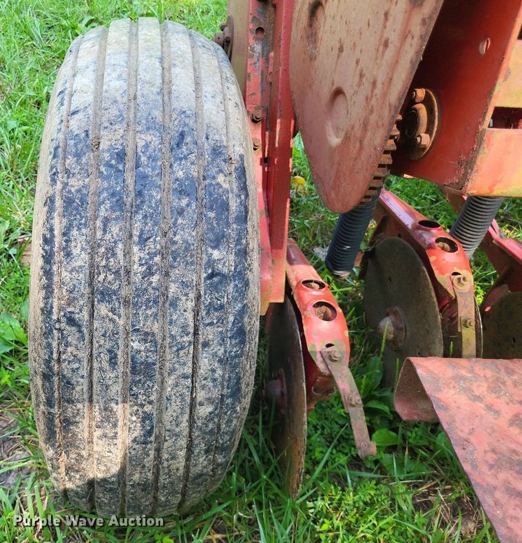 image for item LS9667 Melroe 244 grain drill