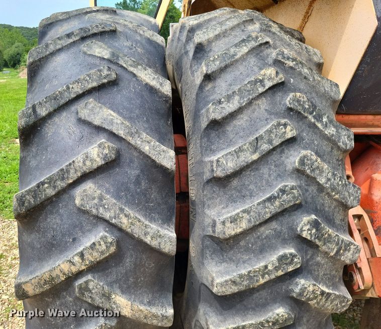 image for item LS9670 1973 Case 1370 Agri-King  tractor