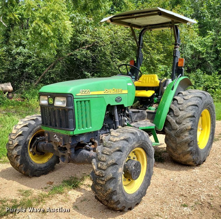 image for item LS9672 2004 John Deere 5220  MFWD tractor