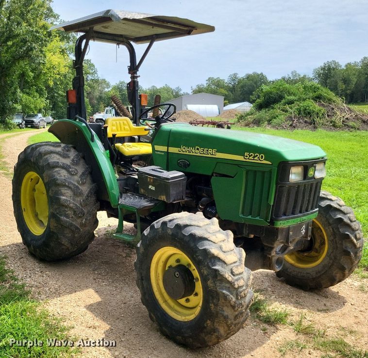image for item LS9672 2004 John Deere 5220  MFWD tractor