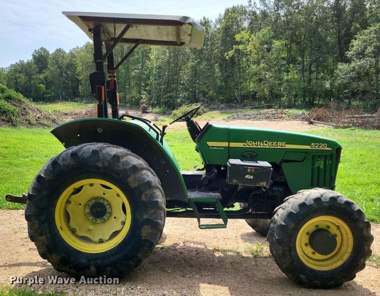 image for item LS9672 2004 John Deere 5220  MFWD tractor