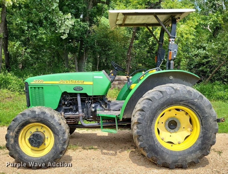 image for item LS9672 2004 John Deere 5220  MFWD tractor