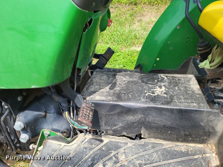 image for item LS9672 2004 John Deere 5220  MFWD tractor