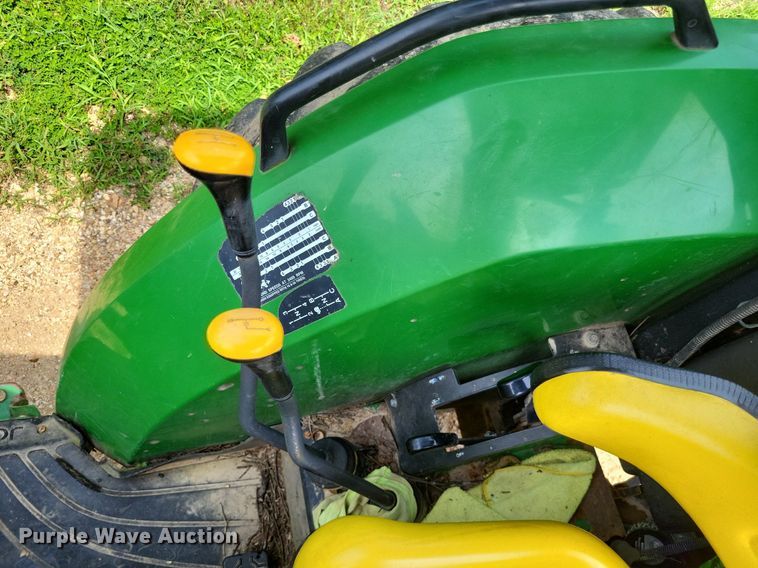 image for item LS9672 2004 John Deere 5220  MFWD tractor