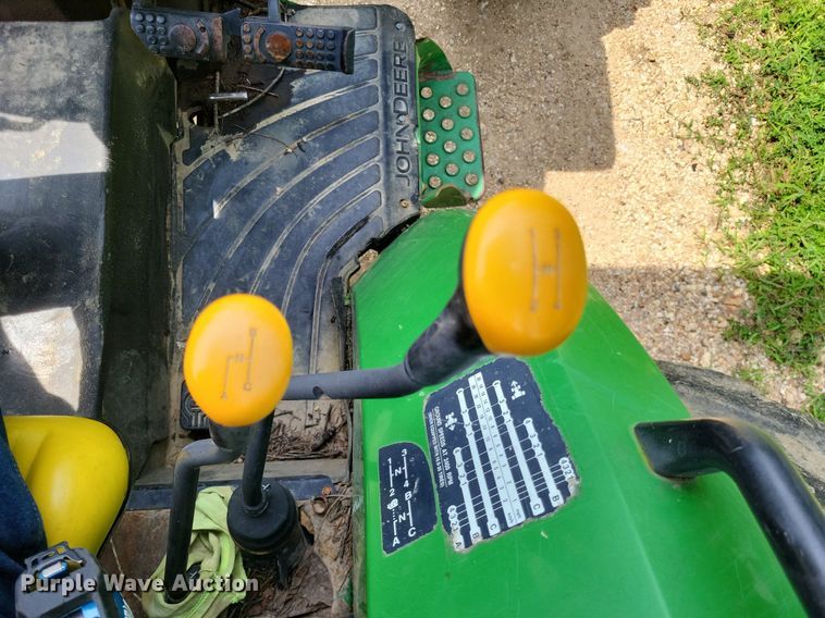 image for item LS9672 2004 John Deere 5220  MFWD tractor