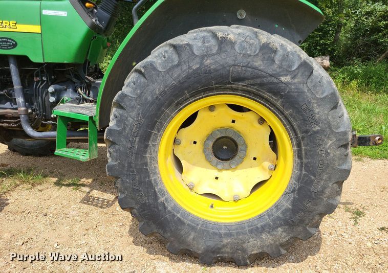 image for item LS9672 2004 John Deere 5220  MFWD tractor