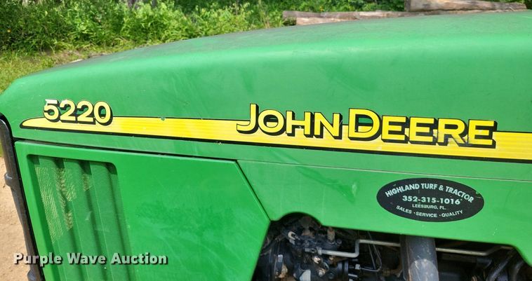 image for item LS9672 2004 John Deere 5220  MFWD tractor