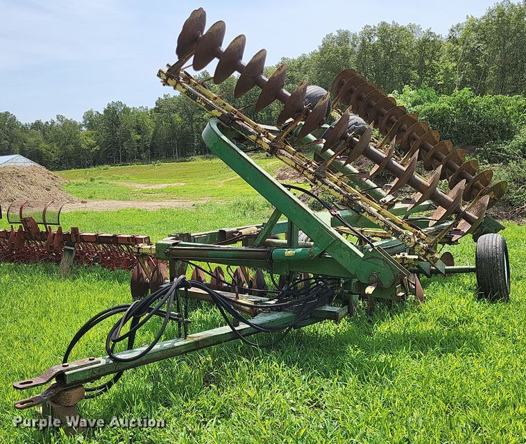 image for item LS9676 John Deere 220  tandem disk