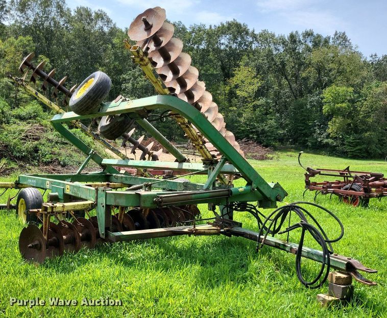 image for item LS9676 John Deere 220  tandem disk