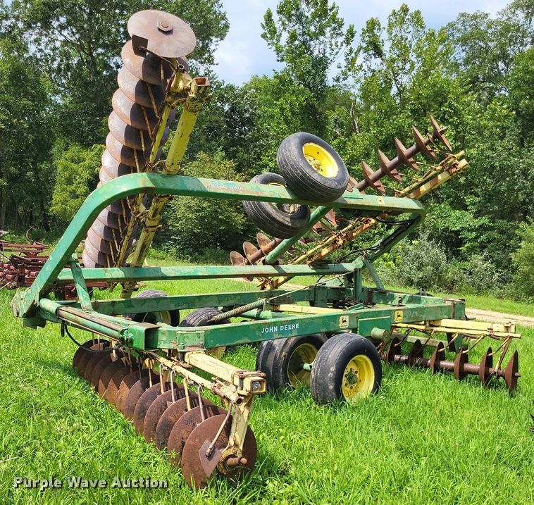 image for item LS9676 John Deere 220  tandem disk