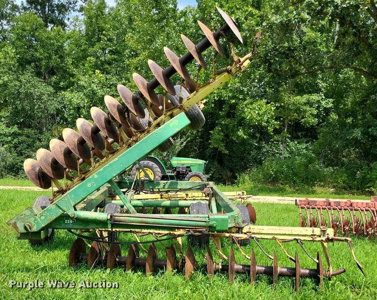image for item LS9676 John Deere 220  tandem disk