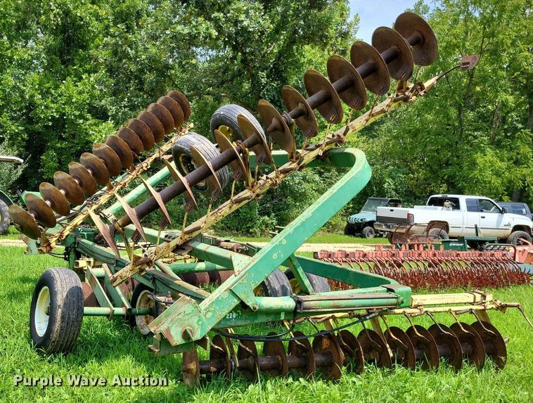 image for item LS9676 John Deere 220  tandem disk